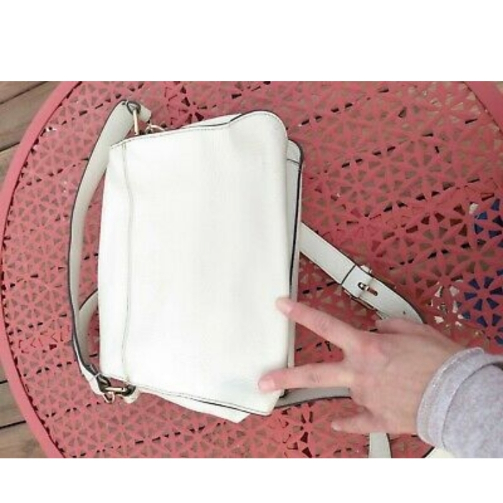 Furla white Rialto leather crossbody. Super nice - Picture 4 of 11